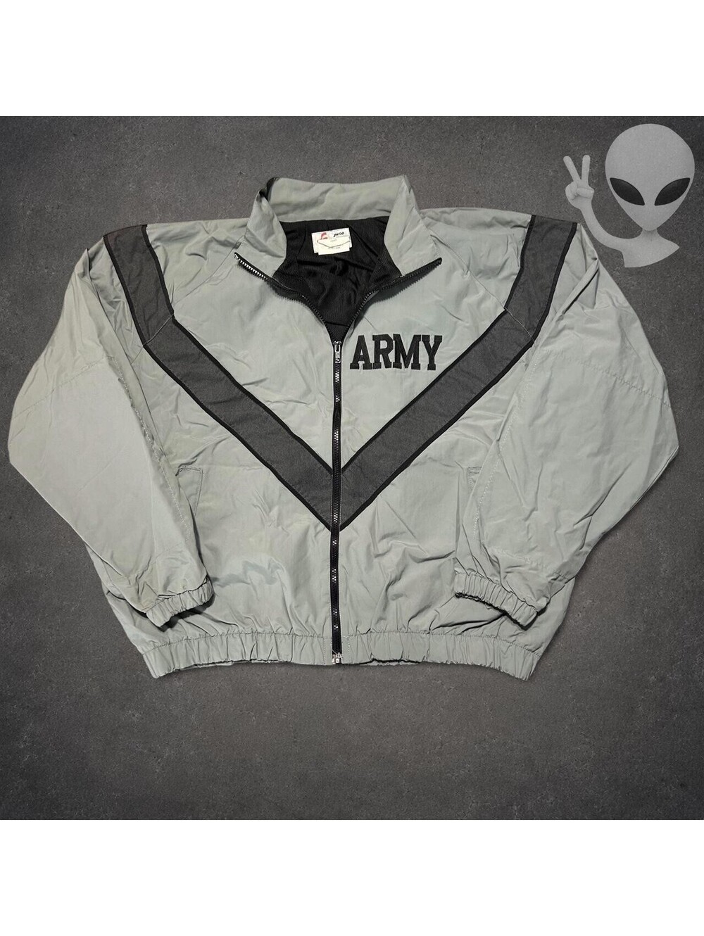US Army IPFU Fitness Jacket Mens Medium Regular Gray Windbreaker Chevron Size M